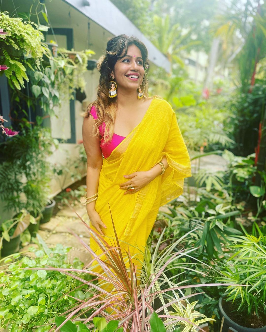 കായലിലും അടുക്കളയിലും, വൈറലായി രഞ്ജിനി ഹരിദാസിന്റെ പുതിയ ചിത്രങ്ങൾ