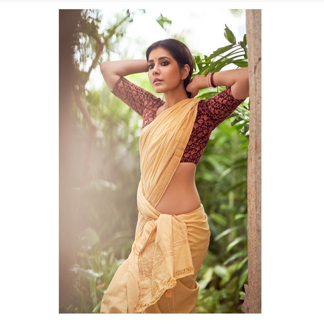 Rashi Khanna : బ్యాక్ లెస్ టాప్ తో సైడ్  అరాచకం.. అందాల విందు చేస్తున్న బొద్దుగుమ్మ (ఫొటోస్)