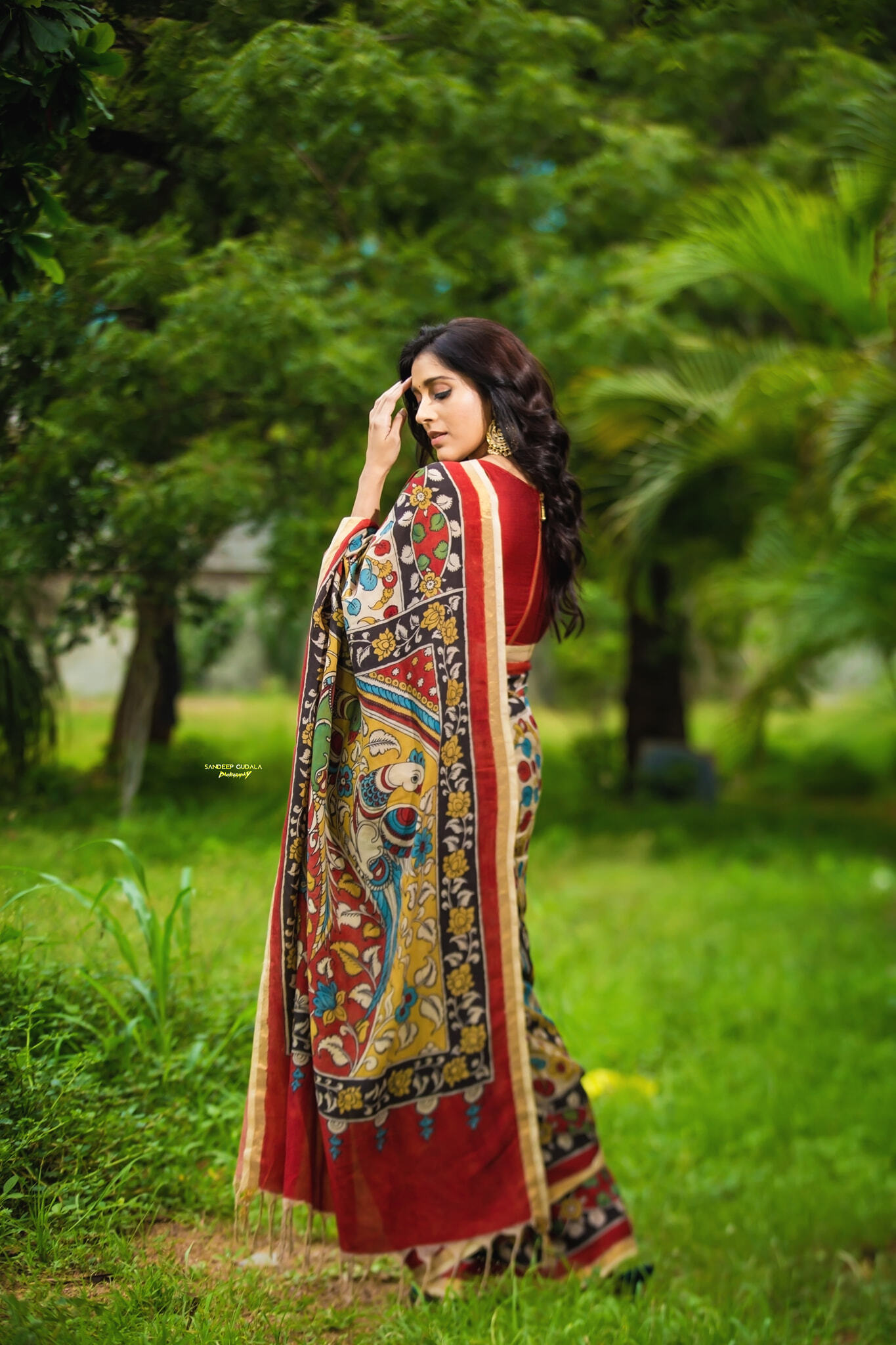 Rashmi gautham: మోడరన్ డ్రెస్ లోనే కాదు,  చీరలో కూడా అందాలు ఆరబోస్తున్న జబర్దస్త్ బ్యూటీ  (ఫొటోస్)