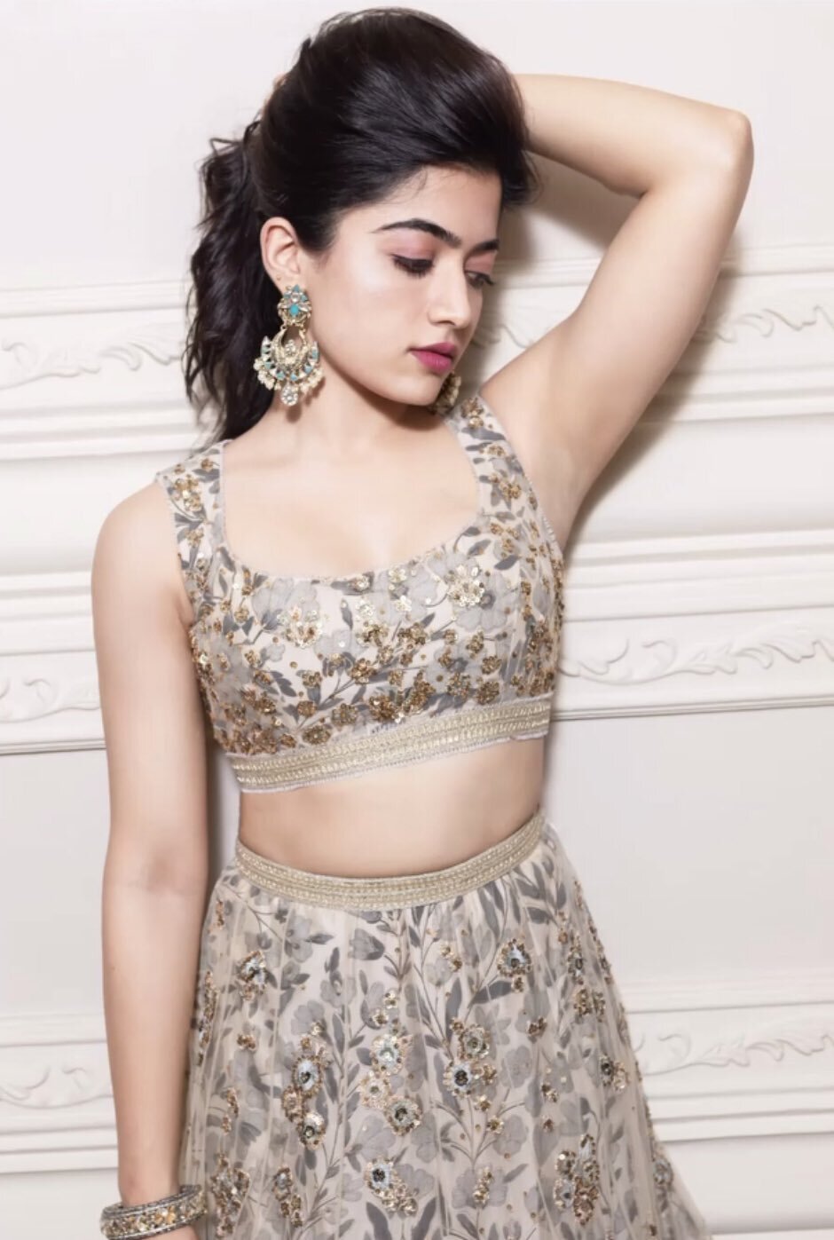 Rashmika Mandanna : టాప్ లేపుతున్న లేటెస్ట్ ఫొటోస్ , కుర్రాళ్లకు నిద్ర లేకుండా చేస్తుందిగా (ఫోటోలు)..