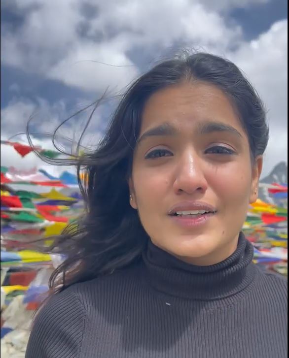 തണുത്തുവെറക്കുന്ന കൈകളും ചുണ്ടും; ഹിമാചലിലെ പുതിയ വിശേഷങ്ങളുമായി സാനിയ, ചിത്രങ്ങൾ കാണാം 