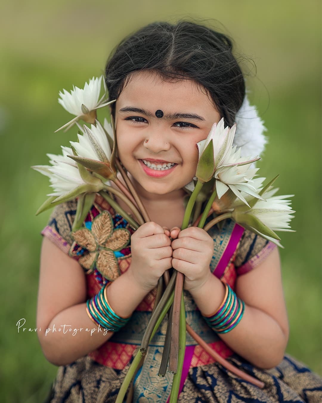 പട്ടുപാവാടയും ആമ്പല്‍ പൂവും; സുന്ദരിവാവയായി സാറാസ് താരം വിദ്ധി വിശാല്‍; വൈറലായി ചിത്രങ്ങള്‍