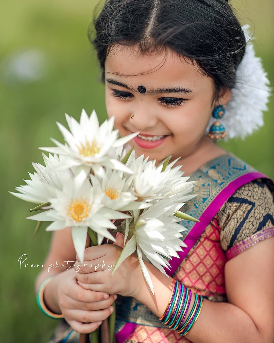 പട്ടുപാവാടയും ആമ്പല്‍ പൂവും; സുന്ദരിവാവയായി സാറാസ് താരം വിദ്ധി വിശാല്‍; വൈറലായി ചിത്രങ്ങള്‍