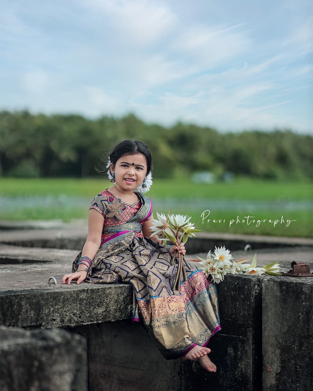 പട്ടുപാവാടയും ആമ്പല്‍ പൂവും; സുന്ദരിവാവയായി സാറാസ് താരം വിദ്ധി വിശാല്‍; വൈറലായി ചിത്രങ്ങള്‍