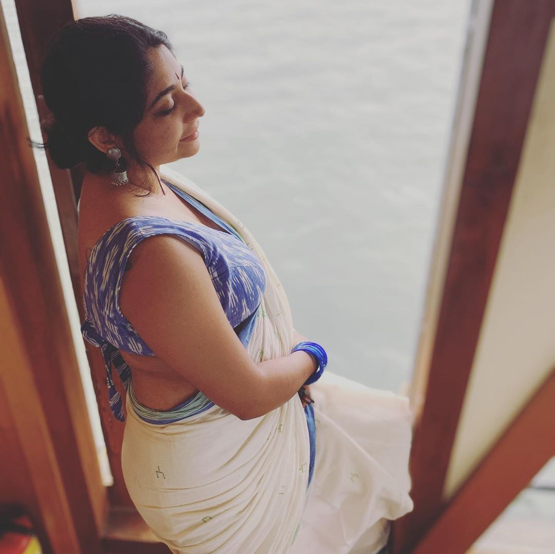 സോഷ്യല്‍ മീഡിയയില്‍ വൈറലായി അഭയ ഹിരണ്‍മയിയുടെ ചിത്രങ്ങള്‍; ആരെയാണ് കാത്തിരിക്കുന്നതെന്ന് ആരാധകര്‍