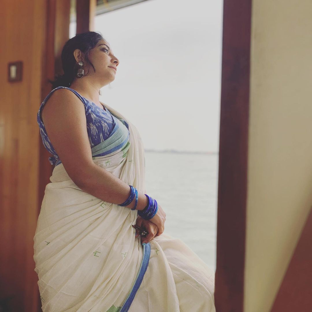 സോഷ്യല്‍ മീഡിയയില്‍ വൈറലായി അഭയ ഹിരണ്‍മയിയുടെ ചിത്രങ്ങള്‍; ആരെയാണ് കാത്തിരിക്കുന്നതെന്ന് ആരാധകര്‍