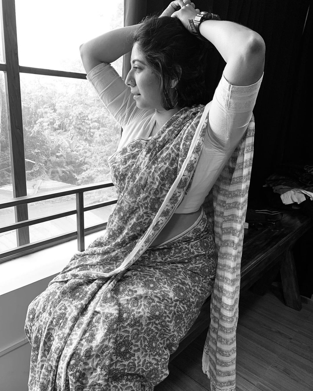 സോഷ്യല്‍ മീഡിയയില്‍ വൈറലായി അഭയ ഹിരണ്‍മയിയുടെ ചിത്രങ്ങള്‍; ആരെയാണ് കാത്തിരിക്കുന്നതെന്ന് ആരാധകര്‍