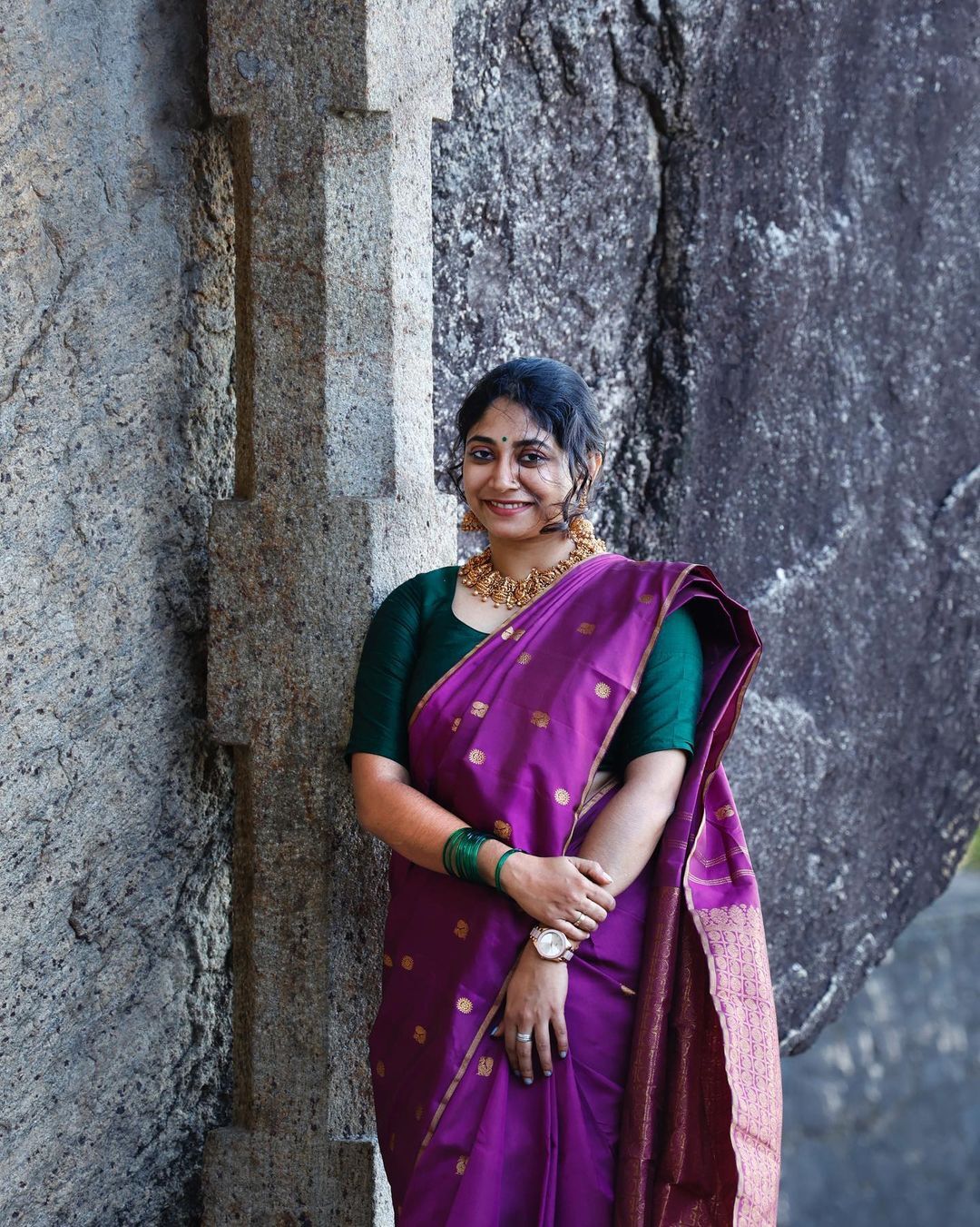 സോഷ്യല്‍ മീഡിയയില്‍ വൈറലായി അഭയ ഹിരണ്‍മയിയുടെ ചിത്രങ്ങള്‍; ആരെയാണ് കാത്തിരിക്കുന്നതെന്ന് ആരാധകര്‍