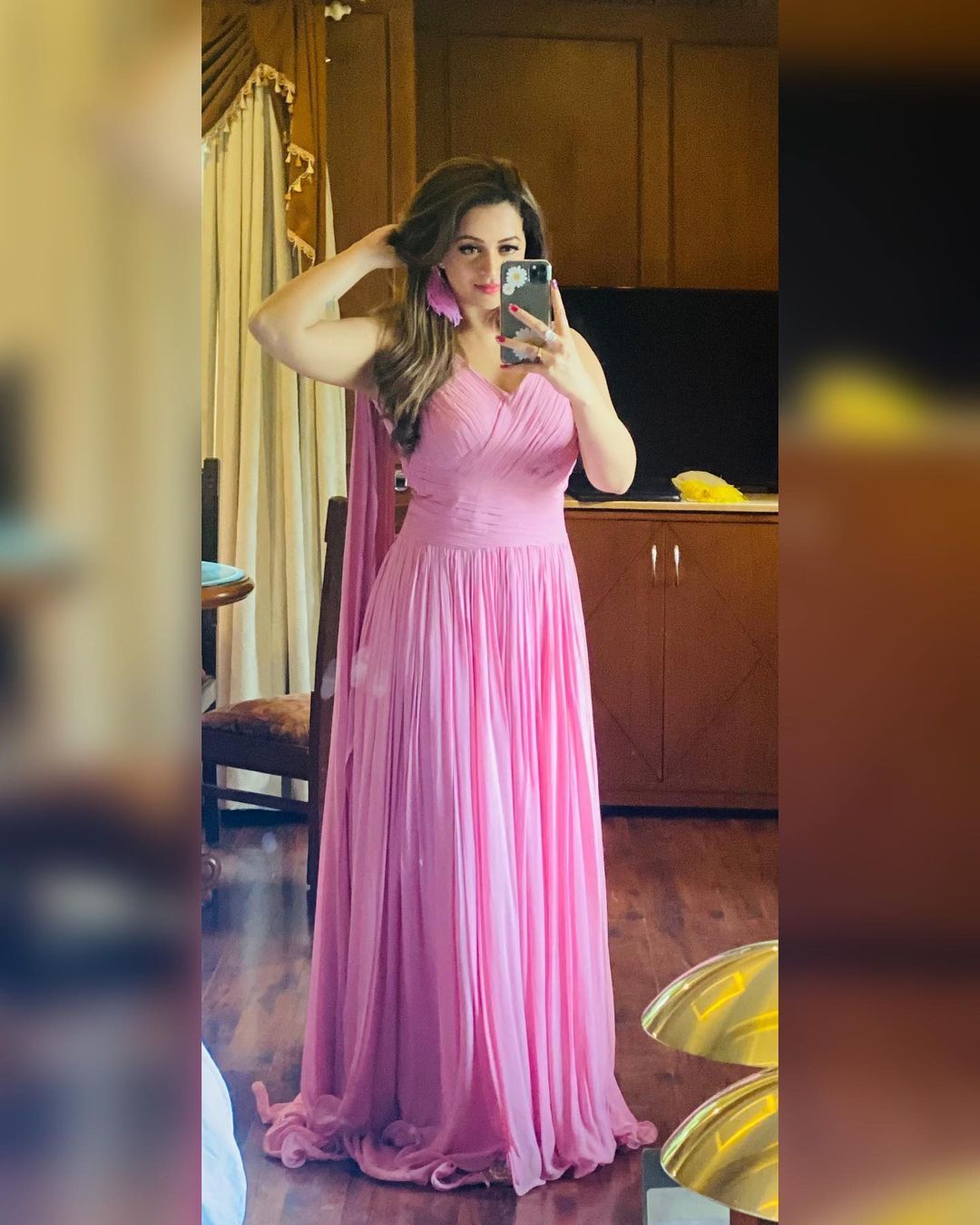 ഈ സൗന്ദര്യത്തിന്റെ രഹസ്യം ഒന്നുപറയുമോ; ഭാവനയുടെ വയലിന്‍ ചിത്രത്തില്‍ ആരാധകര്‍