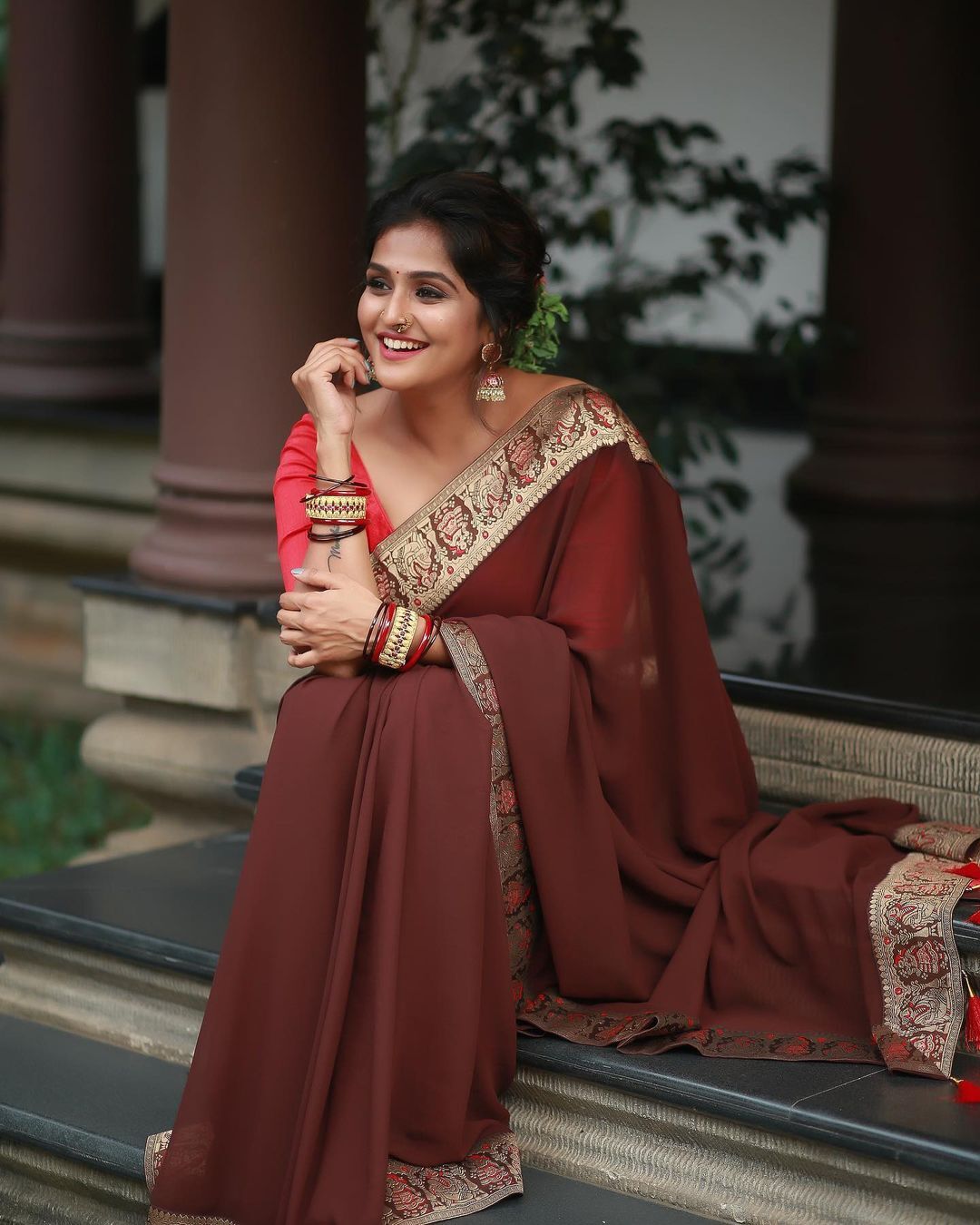 സാരിയില്‍ കിടിലന്‍ ലുക്കില്‍ രമ്യ നമ്പീശന്‍; ഫോട്ടോസ് വേറെ ലെവലെന്ന് ആരാധകര്‍