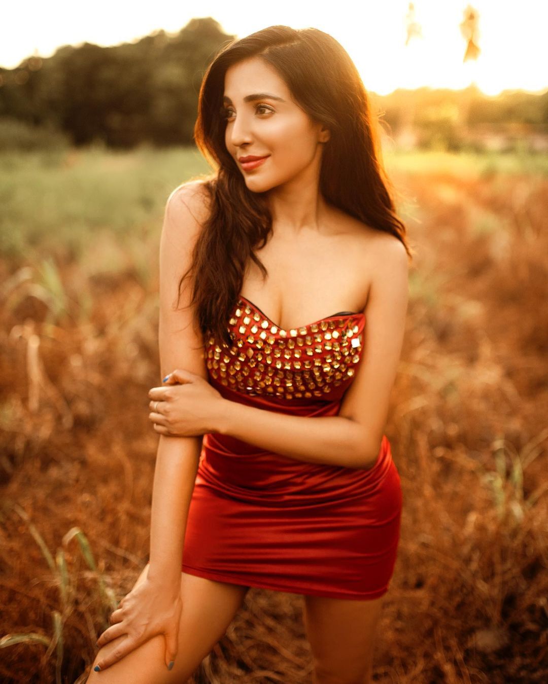 ഗ്ലാമറസ് വിട്ട് ഒരു കളിയുമില്ല; ട്രെന്‍ഡിംഗായി പാര്‍വ്വതി നായരുടെ ഫോട്ടോഷൂട്ട്