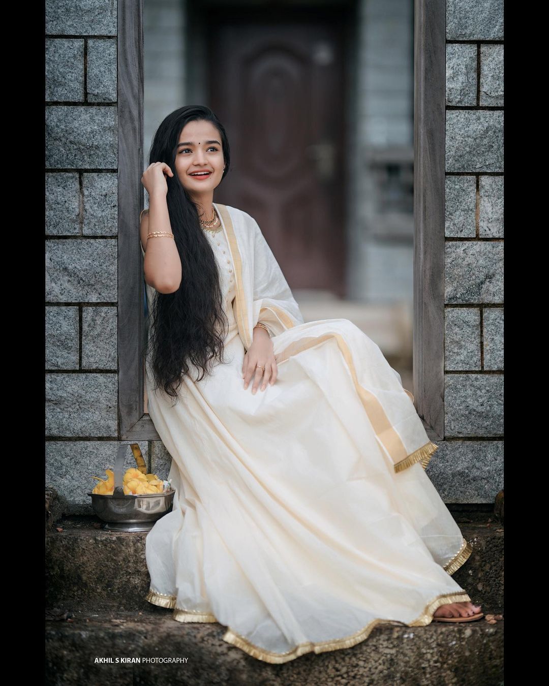 മീനൂട്ടീ...ഈ നീളന്‍ മുടിയുടെ രഹസ്യം എന്താണ്; മീനാക്ഷിയുടെ വൈറല്‍ ചിത്രത്തില്‍ ആരാധകരുടെ ചോദ്യം