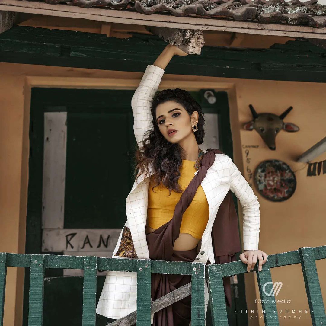 എന്തൊരു ക്യൂട്ടാണ് ഈ കൊച്ച്; ഉടന്‍ പണം താരം മീനാക്ഷി രവീന്ദ്രന്റെ ഫോട്ടോഷൂട്ട് വൈറല്‍