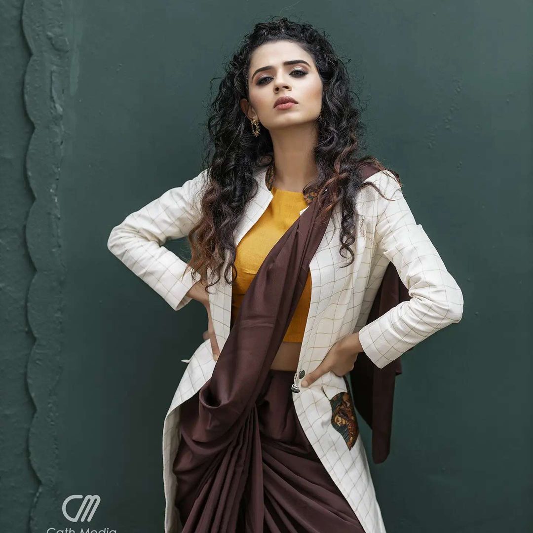 എന്തൊരു ക്യൂട്ടാണ് ഈ കൊച്ച്; ഉടന്‍ പണം താരം മീനാക്ഷി രവീന്ദ്രന്റെ ഫോട്ടോഷൂട്ട് വൈറല്‍