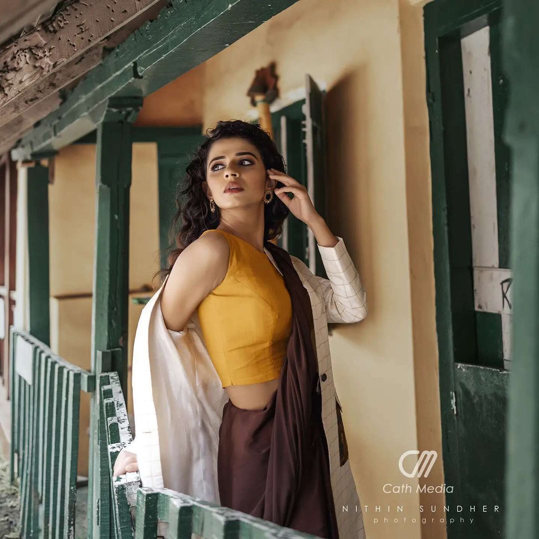 എന്തൊരു ക്യൂട്ടാണ് ഈ കൊച്ച്; ഉടന്‍ പണം താരം മീനാക്ഷി രവീന്ദ്രന്റെ ഫോട്ടോഷൂട്ട് വൈറല്‍