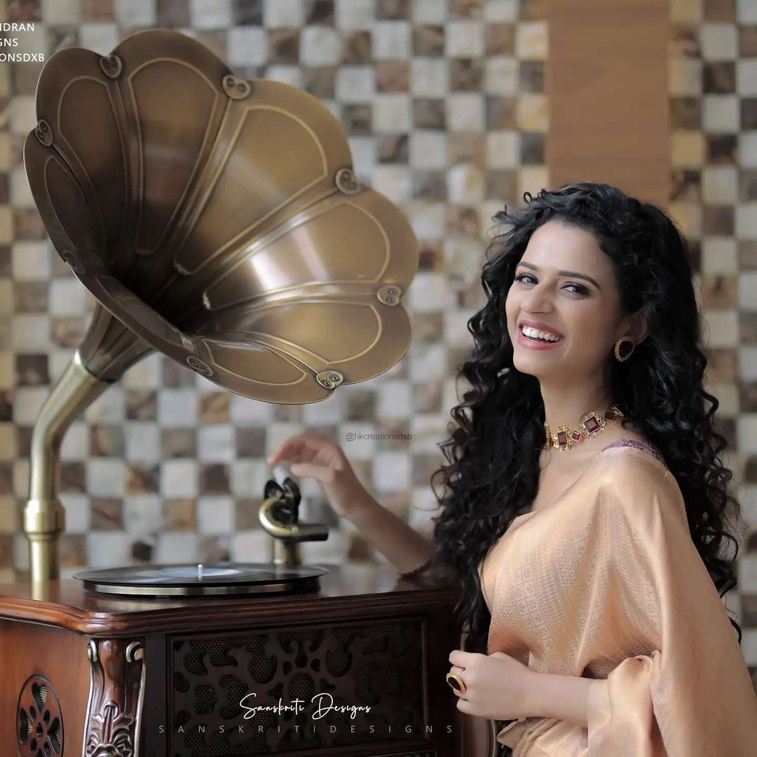 എന്തൊരു ക്യൂട്ടാണ് ഈ കൊച്ച്; ഉടന്‍ പണം താരം മീനാക്ഷി രവീന്ദ്രന്റെ ഫോട്ടോഷൂട്ട് വൈറല്‍