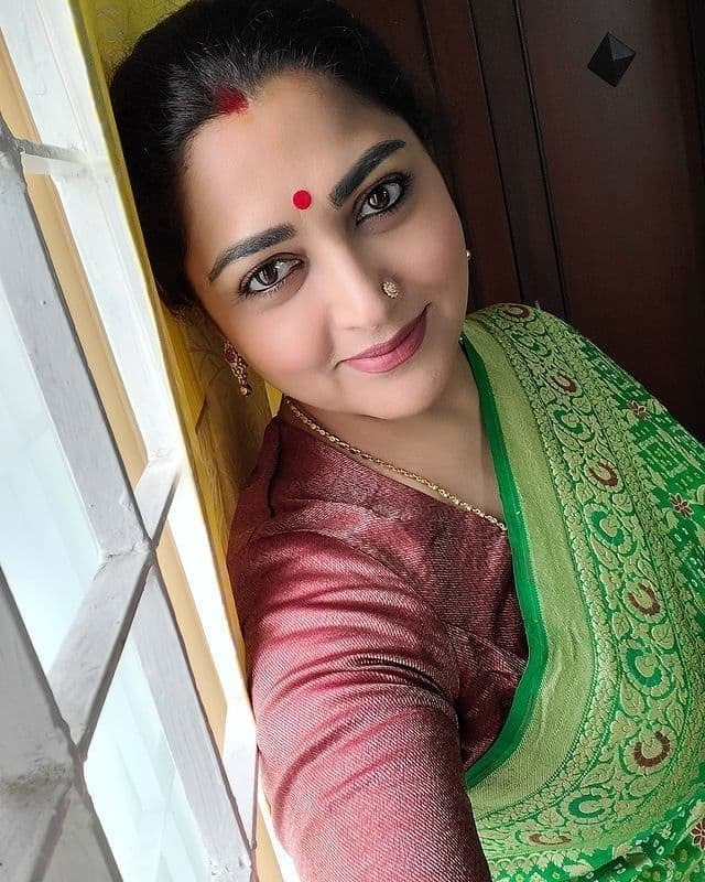 അന്നും ഇന്നും വലിയ മാറ്റമൊന്നുമില്ല; 15 കിലോ കുറച്ചു എന്ന് മാത്രം... വൈറലായി ഖുശ്ബുവിന്റെ ചിത്രങ്ങള്‍