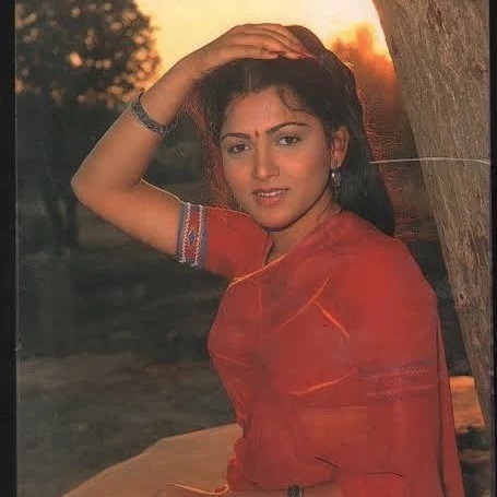 അന്നും ഇന്നും വലിയ മാറ്റമൊന്നുമില്ല; 15 കിലോ കുറച്ചു എന്ന് മാത്രം... വൈറലായി ഖുശ്ബുവിന്റെ ചിത്രങ്ങള്‍