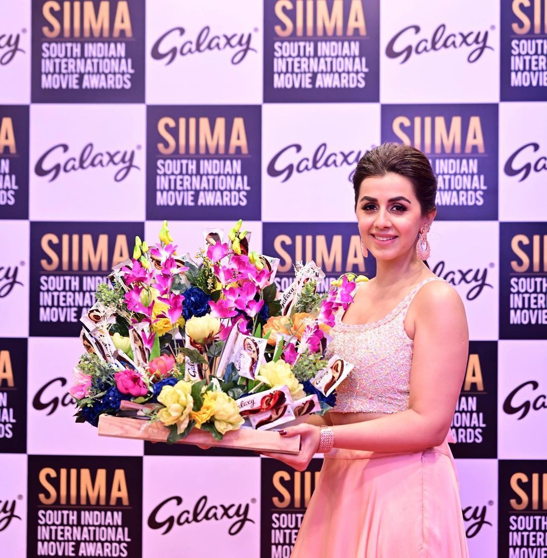 സാരിയില്‍ അതീവ സുന്ദരിയായി നിക്കി ഗല്‍റാണി: ചിത്രങ്ങള്‍ ഏറ്റെടുത്ത് ആരാധകര്‍