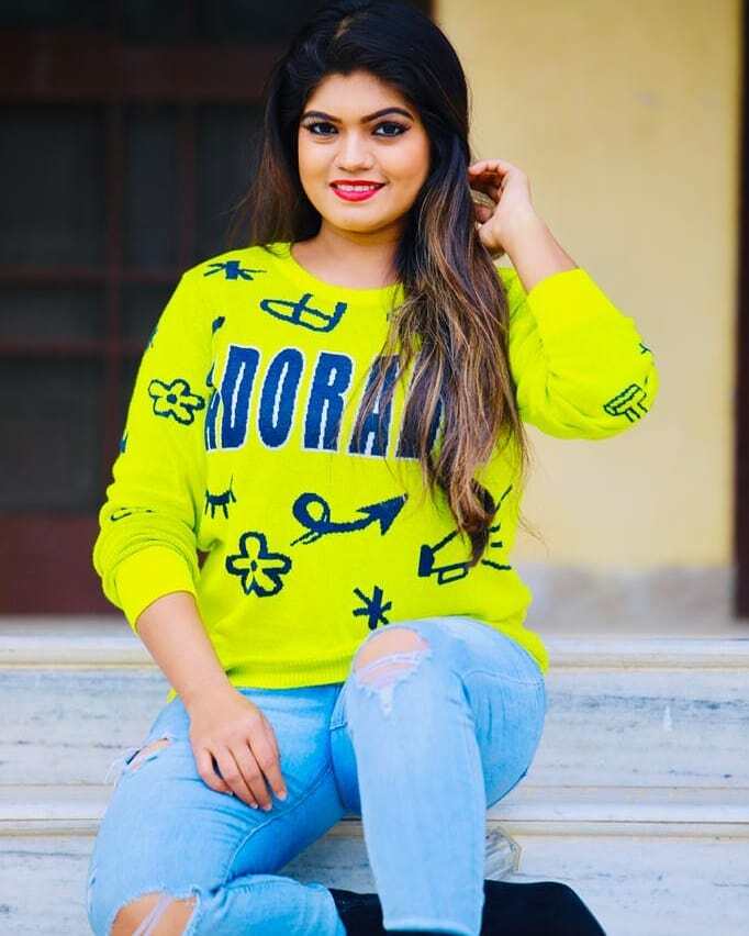 जानिए कौन हैं निशा दुबे जिनके Look के आगे आम्रपाली दुबे भी हो जाती हैं फेल
