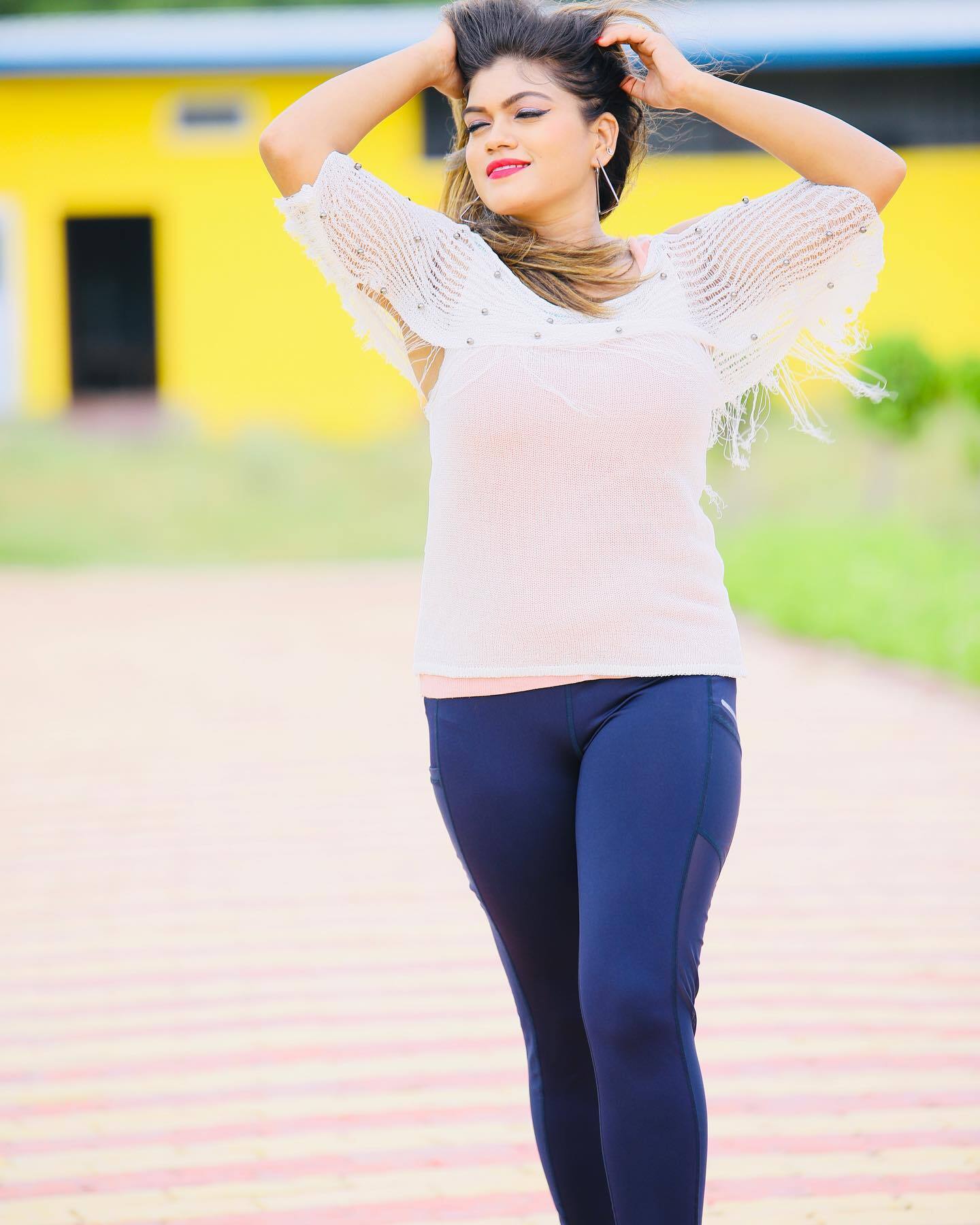 जानिए कौन हैं निशा दुबे जिनके Look के आगे आम्रपाली दुबे भी हो जाती हैं फेल