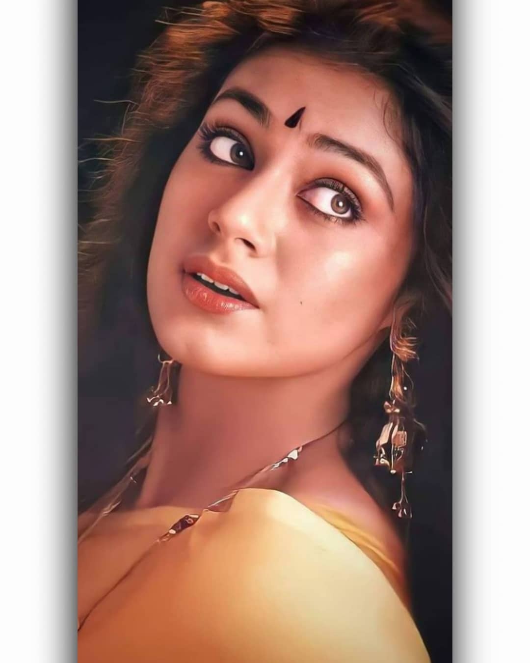 ബ്ലാക്ക് ആന്‍ഡ് വൈറ്റ് സാരിയില്‍ തിളങ്ങി ശോഭന: ചിത്രം ഏറ്റെടുത്ത് ആരാധകര്‍