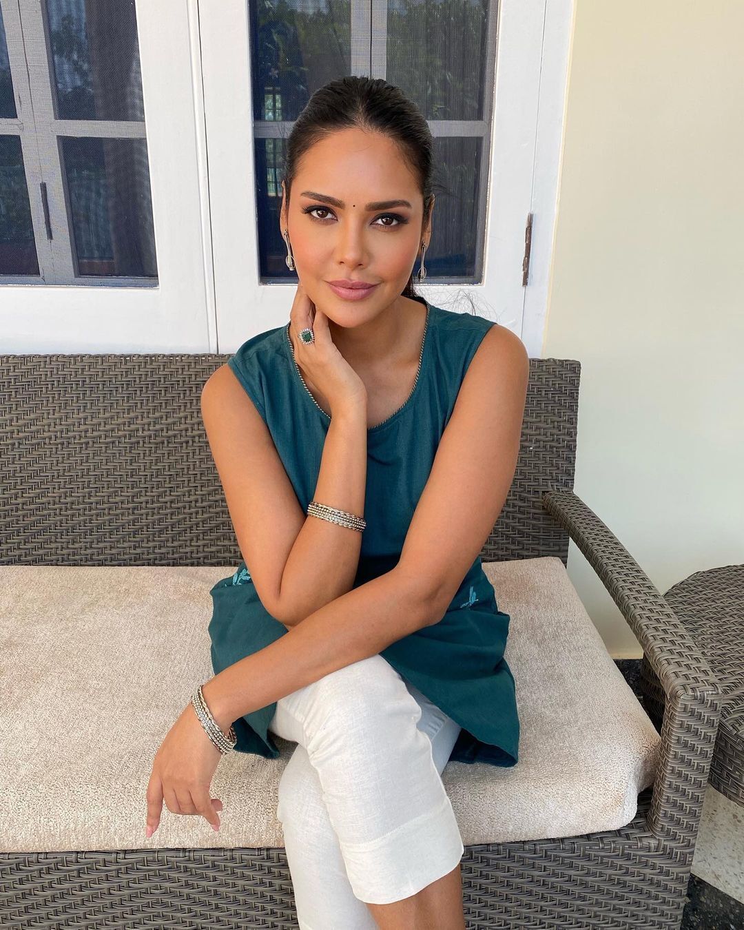 এশা গুপ্তার এই ছবি গুলি মাত করেছে ভক্তদের মন, দেখে নিন একনজরে 