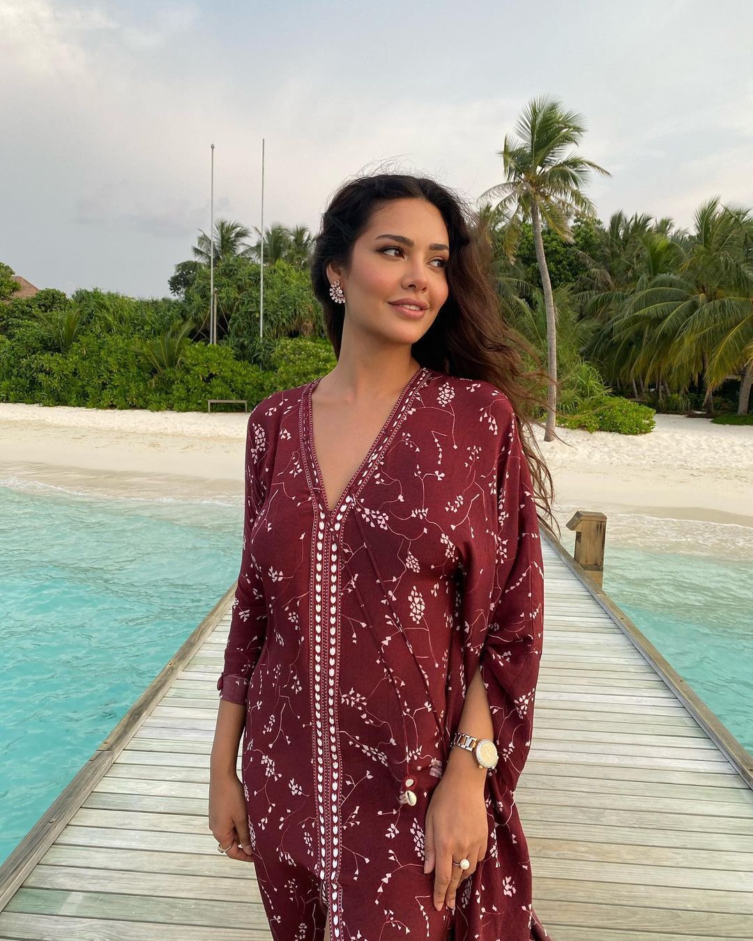 এশা গুপ্তার এই ছবি গুলি মাত করেছে ভক্তদের মন, দেখে নিন একনজরে 