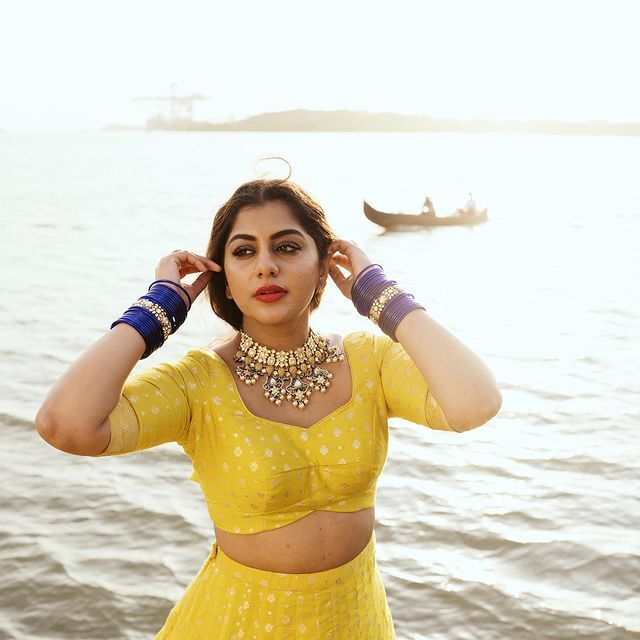 മഞ്ഞയില്‍ കൂടുതല്‍ സുന്ദരിയായി മീര നന്ദന്‍; ക്യൂട്ട് എന്ന് ആരാധകര്‍, ചിത്രങ്ങള്‍ കാണാം