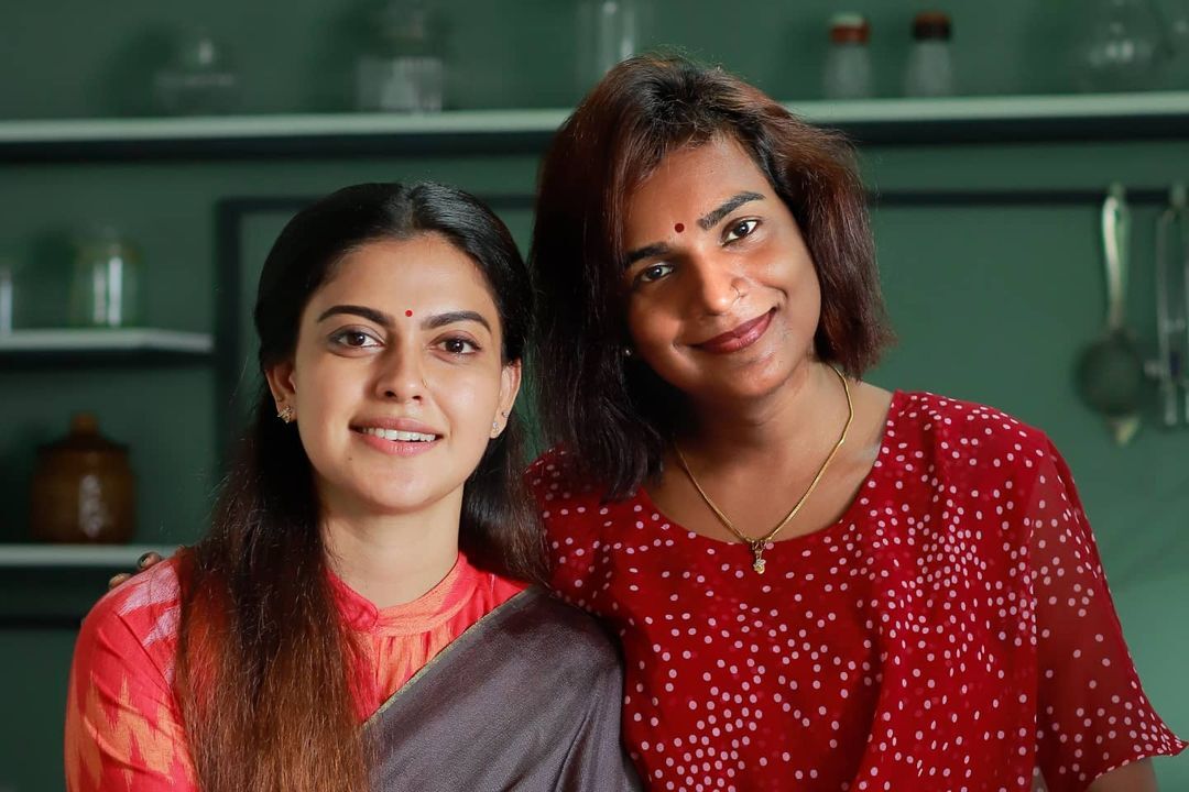 സഹതാരങ്ങള്‍ക്കൊപ്പം സ്വിമ്മിങ് പൂളില്‍ ആര്‍ത്തുല്ലസിച്ച് നടി അനുശ്രി