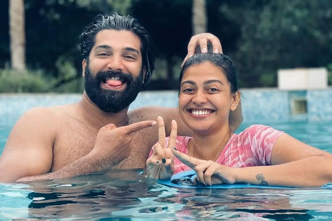സഹതാരങ്ങള്‍ക്കൊപ്പം സ്വിമ്മിങ് പൂളില്‍ ആര്‍ത്തുല്ലസിച്ച് നടി അനുശ്രി