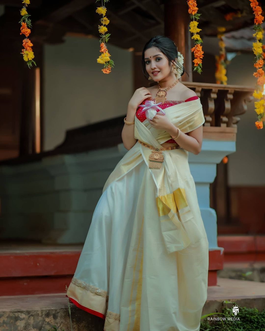 ക്യൂട്ട് ലുക്കില്‍ തിളങ്ങി നടി അനിഘ സുരേന്ദ്രന്‍: ചിത്രം ഏറ്റെടുത്ത് ആരാധാകര്‍