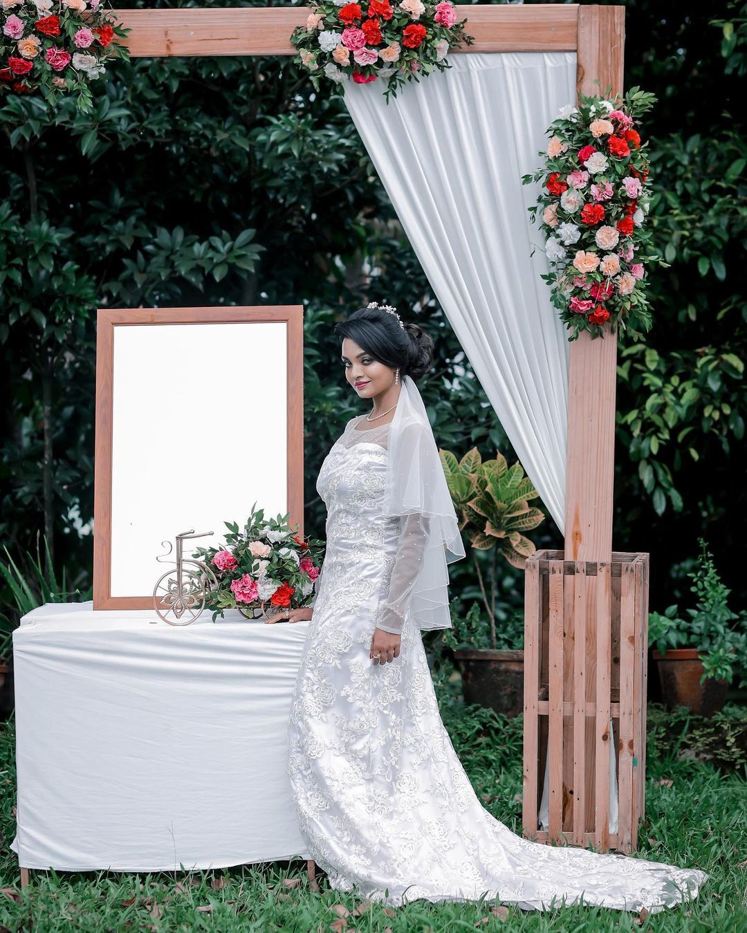 പുത്തന്‍ ലുക്കില്‍ ഞെട്ടിച്ച് സൂര്യ ജെ മേനോന്‍:  തകര്‍ത്തെന്ന് ആരാധകര്‍