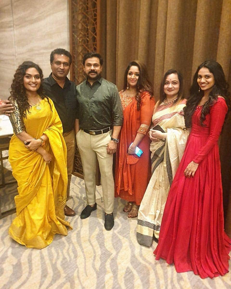   കട്ടത്താടിയിൽ മുണ്ടിൽ കിടിലൻ ലുക്കിൽ ദിലീപ്..ഒപ്പം അതി സുന്ദരിയായി കാവ്യ മാധവനും.. തരംഗം തീർത്ത് ദീലീപ് -കാവ്യ മാധവൻ ചിത്രങ്ങൾ