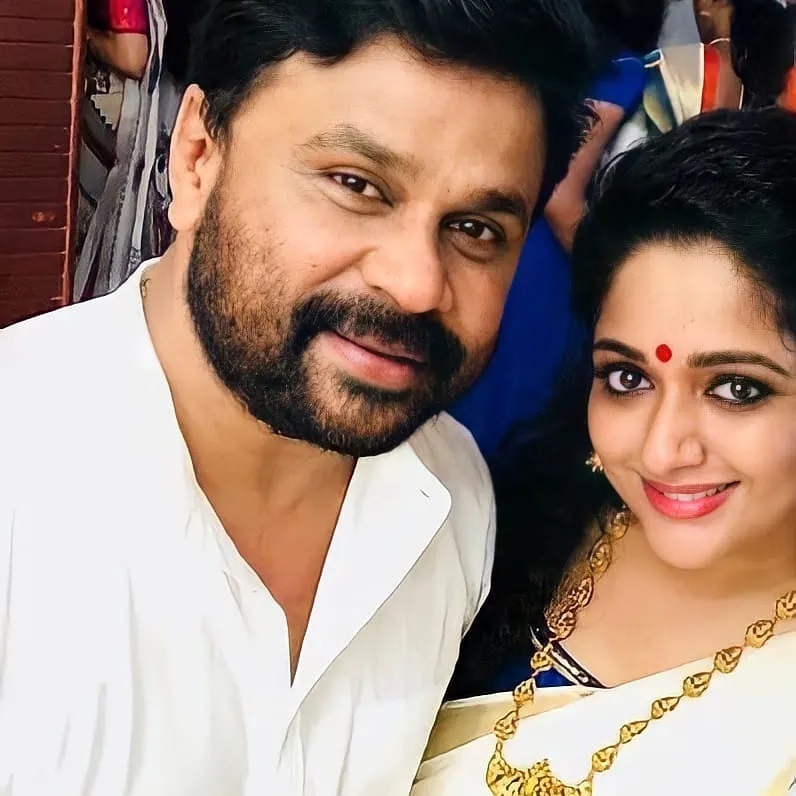   കട്ടത്താടിയിൽ മുണ്ടിൽ കിടിലൻ ലുക്കിൽ ദിലീപ്..ഒപ്പം അതി സുന്ദരിയായി കാവ്യ മാധവനും.. തരംഗം തീർത്ത് ദീലീപ് -കാവ്യ മാധവൻ ചിത്രങ്ങൾ