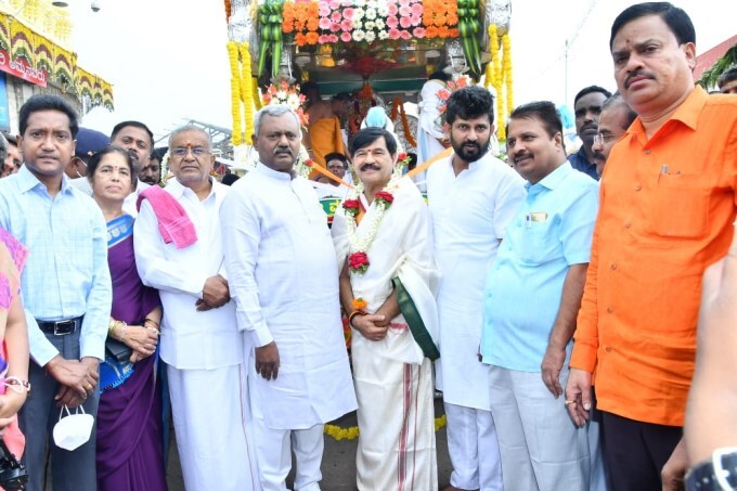 ಚಿತ್ರಗಳು: ಚಾಮುಂಡಿ ಬೆಟ್ಟದಿಂದ ಅರಮನೆಗೆ ಚಾಮುಂಡೇಶ್ವರಿ ಮೂರ್ತಿ ಮೆರವಣಿಗೆ