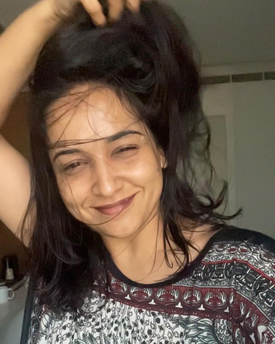 എന്തൊരു ഹാപ്പിയാണ്!! ഈ ചിരിക്ക് പിന്നിലുള്ള രഹസ്യം അറിയുമോ? ലെനയുടെ വൈറല്‍ ഫോട്ടോസ്