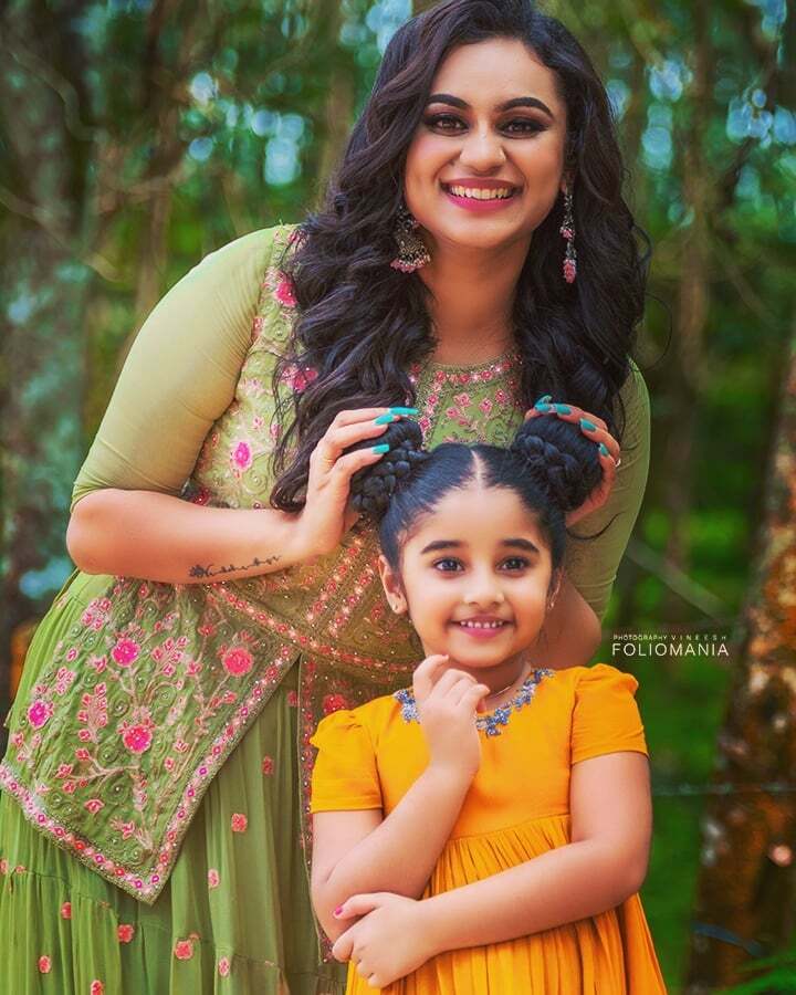  ലോകം എന്തും പറയട്ടെ: മകള്‍ കിയാരയ്ക്കൊപ്പമുള്ള ചിത്രവുമായി നടി മുക്ത