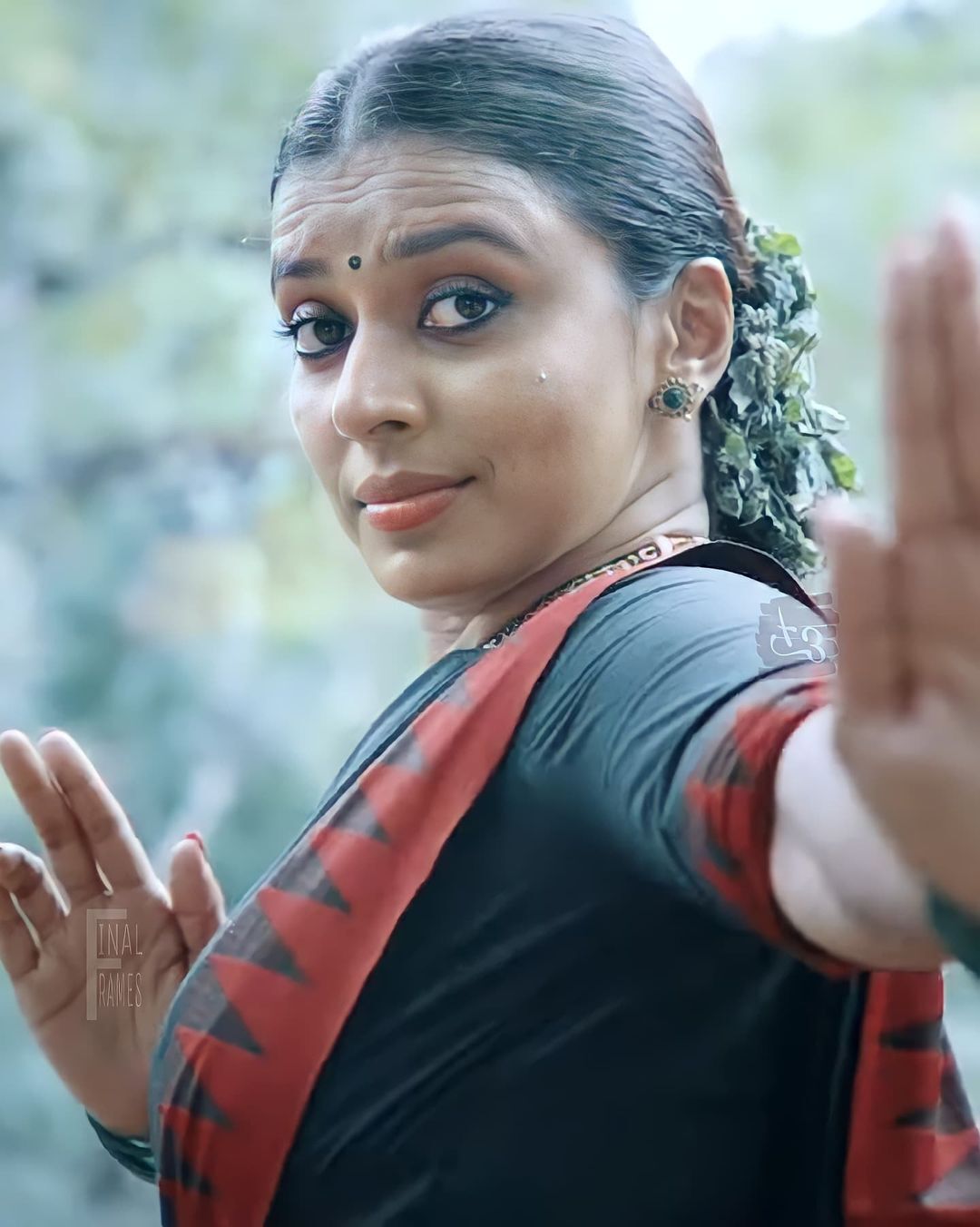 നര്‍ത്തകിയായി തിളങ്ങി ഗായിക സിത്താര കൃഷ്ണകുമാര്‍; വൈറലായി തരുണി