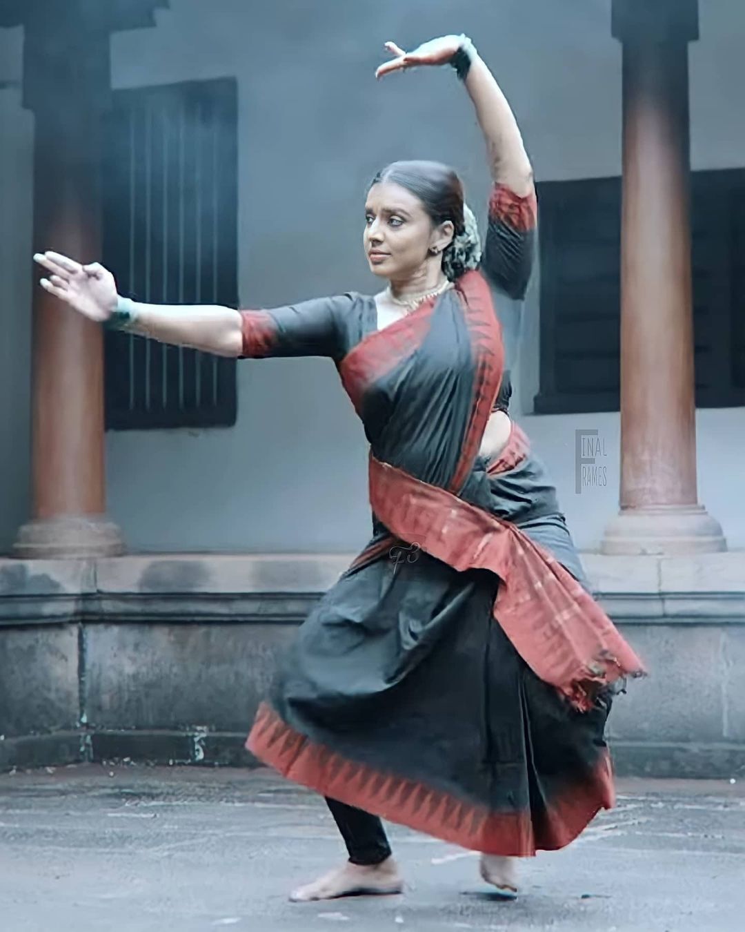 നര്‍ത്തകിയായി തിളങ്ങി ഗായിക സിത്താര കൃഷ്ണകുമാര്‍; വൈറലായി തരുണി