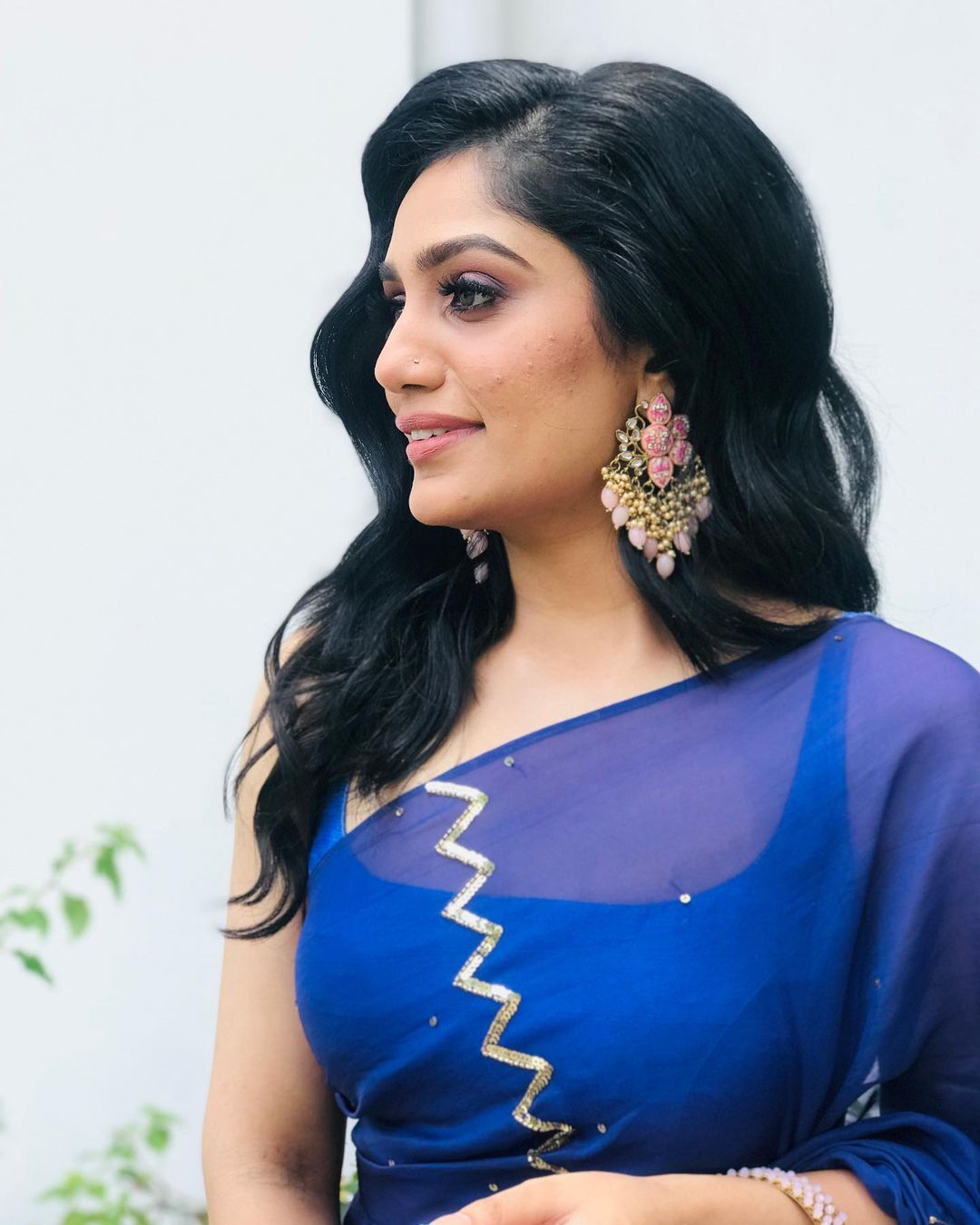  ബ്ലൂ സാരി അണിഞ്ഞാൽ ഇത്രയും സുന്ദരിയാകുമോ?.. വൻ ലുക്ക് എന്ന് ആരാധകർ.. ആര്യയുടെ പുതിയ ഫോട്ടോഷൂട്ട് 