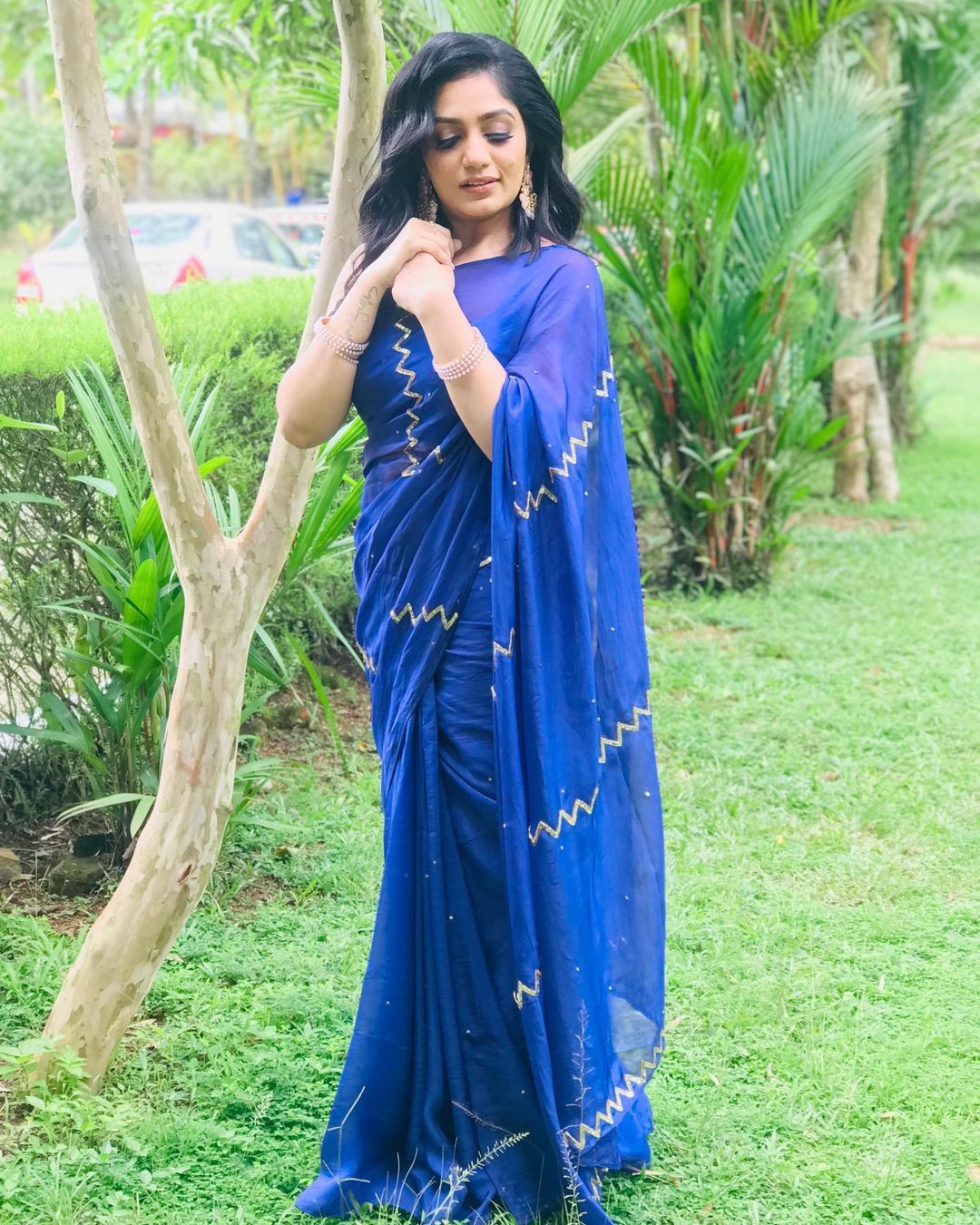  ബ്ലൂ സാരി അണിഞ്ഞാൽ ഇത്രയും സുന്ദരിയാകുമോ?.. വൻ ലുക്ക് എന്ന് ആരാധകർ.. ആര്യയുടെ പുതിയ ഫോട്ടോഷൂട്ട് 