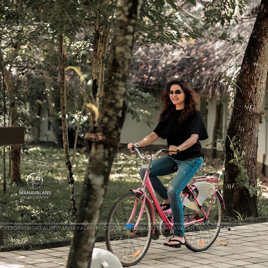 ലേഡി ബേഡില്‍ ലേഡി സൂപ്പര്‍ സ്റ്റാര്‍: മ‍ഞ്ജു വാര്യരുടെ ചിത്രങ്ങള്‍ വൈറലാവുന്നു