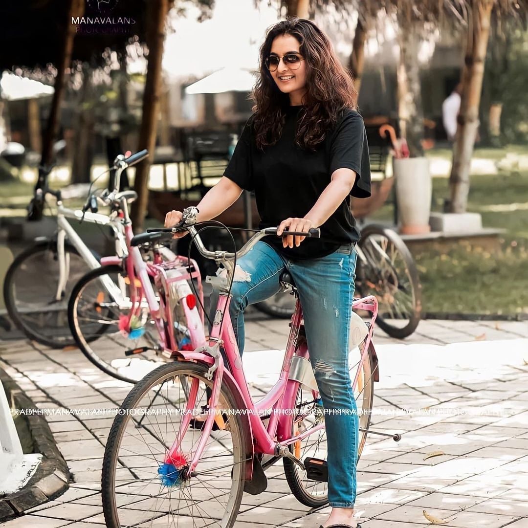 ലേഡി ബേഡില്‍ ലേഡി സൂപ്പര്‍ സ്റ്റാര്‍: മ‍ഞ്ജു വാര്യരുടെ ചിത്രങ്ങള്‍ വൈറലാവുന്നു