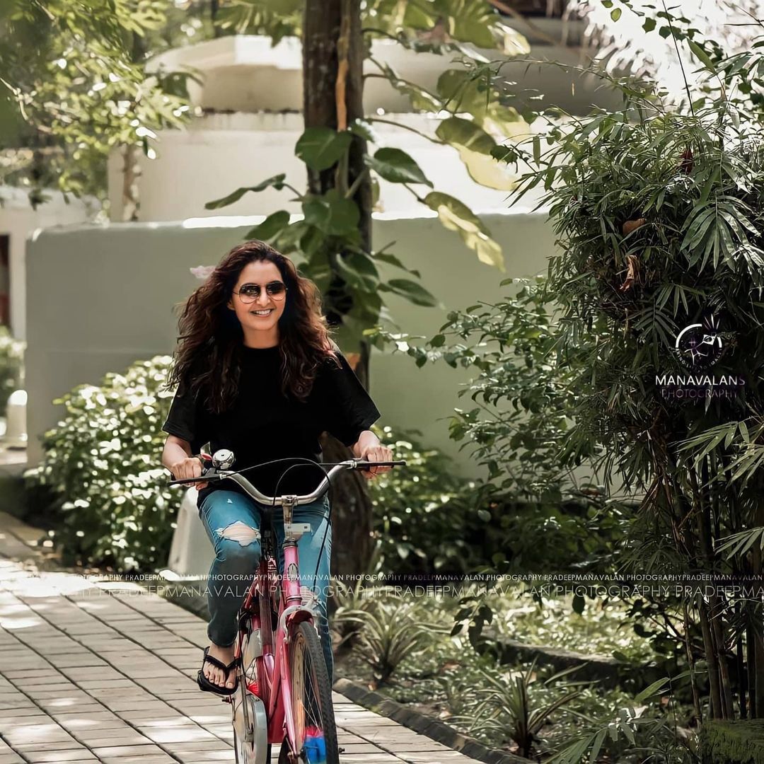 ലേഡി ബേഡില്‍ ലേഡി സൂപ്പര്‍ സ്റ്റാര്‍: മ‍ഞ്ജു വാര്യരുടെ ചിത്രങ്ങള്‍ വൈറലാവുന്നു