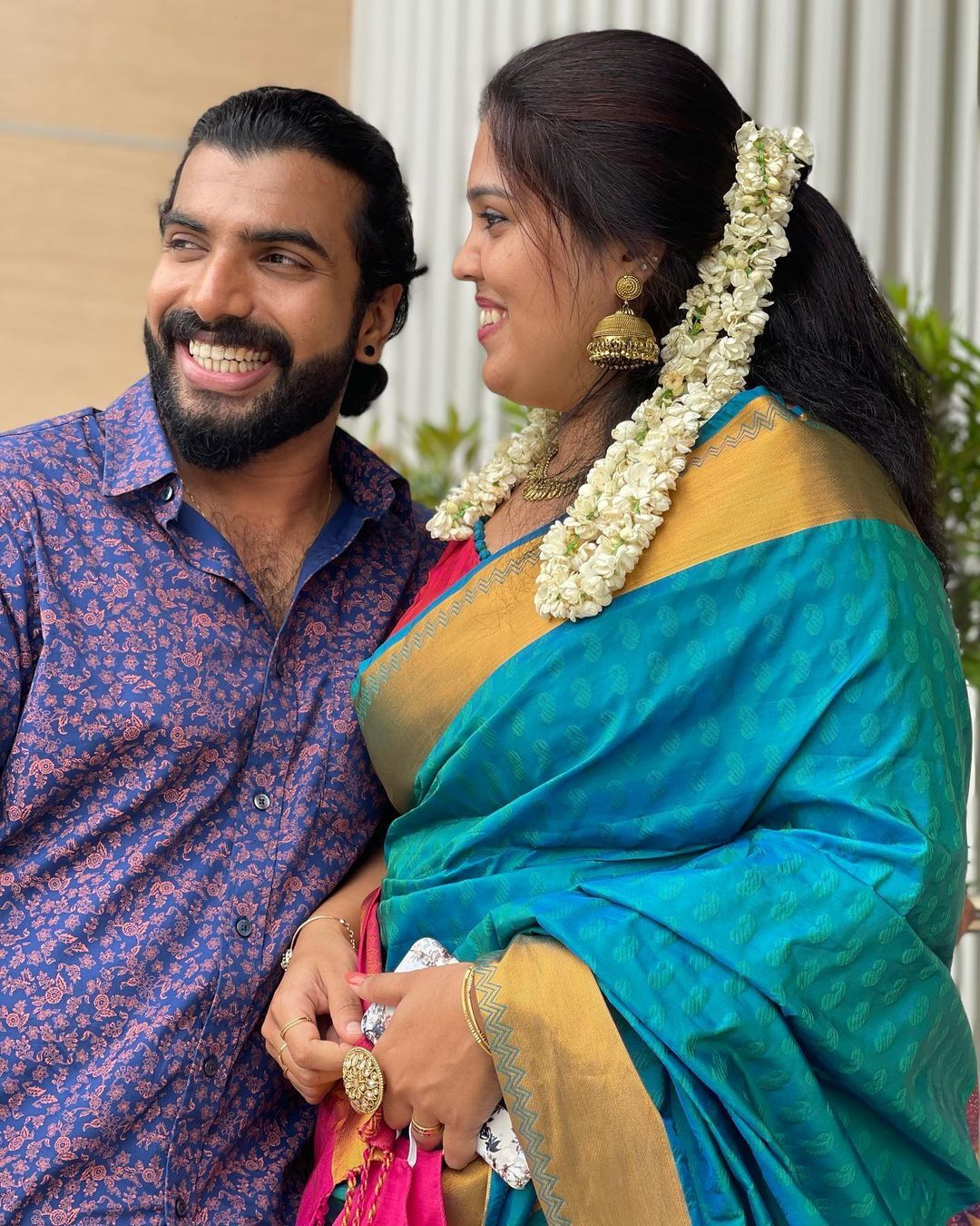 എന്തൊരു നോട്ടമാണിത്;  ഭാര്യ ഐശ്വര്യക്കൊപ്പമുള്ള ചിത്രം പങ്കുവെച്ച് ബിഗ് ബോസ് താരം അനൂപ്