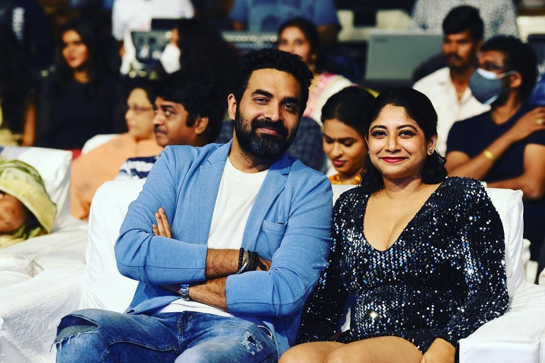  'എന്റെ പവർബാങ്ക്';ഗോപി സുന്ദറിനൊപ്പം അതീവ ഗ്ലാമറസ് ലുക്കിൽ അവാർഡ് വേദിയിൽ അഭയ ഹിരൺമയി..വൻ വൈറൽ ചിത്രങ്ങൾ