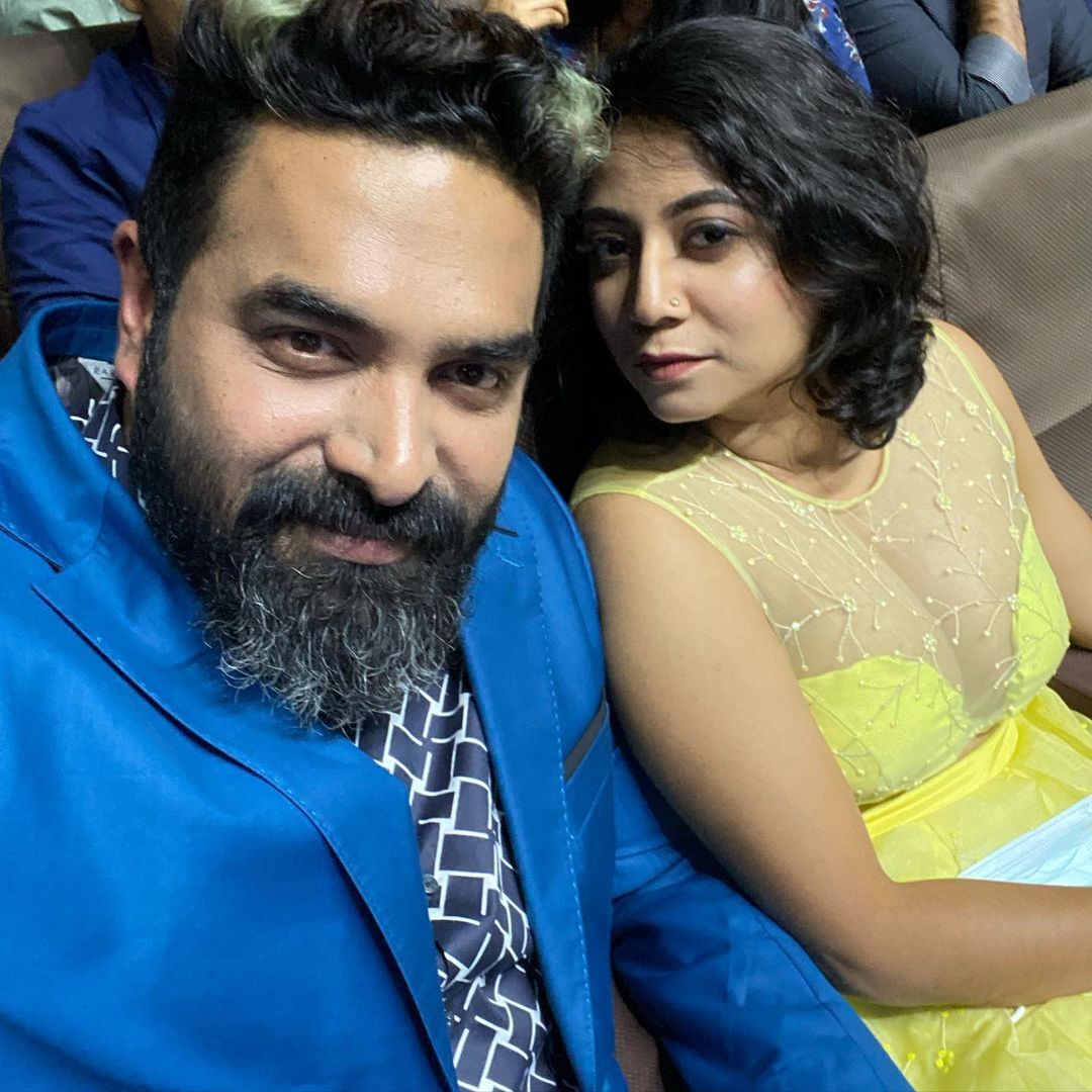  'എന്റെ പവർബാങ്ക്';ഗോപി സുന്ദറിനൊപ്പം അതീവ ഗ്ലാമറസ് ലുക്കിൽ അവാർഡ് വേദിയിൽ അഭയ ഹിരൺമയി..വൻ വൈറൽ ചിത്രങ്ങൾ