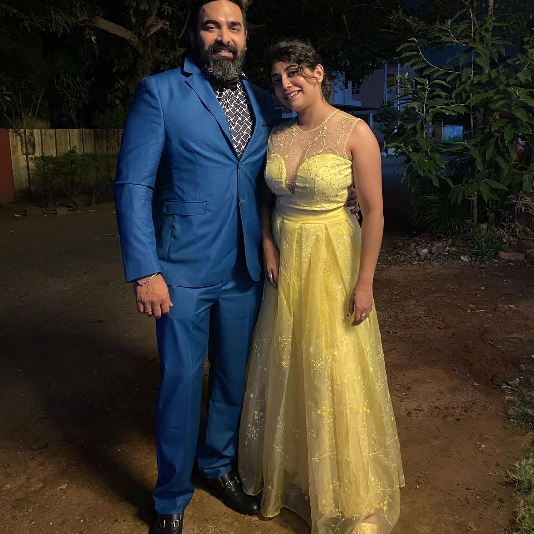  'എന്റെ പവർബാങ്ക്';ഗോപി സുന്ദറിനൊപ്പം അതീവ ഗ്ലാമറസ് ലുക്കിൽ അവാർഡ് വേദിയിൽ അഭയ ഹിരൺമയി..വൻ വൈറൽ ചിത്രങ്ങൾ