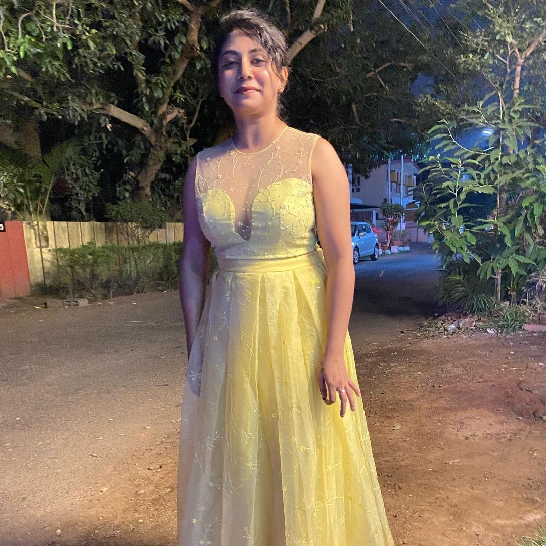  'എന്റെ പവർബാങ്ക്';ഗോപി സുന്ദറിനൊപ്പം അതീവ ഗ്ലാമറസ് ലുക്കിൽ അവാർഡ് വേദിയിൽ അഭയ ഹിരൺമയി..വൻ വൈറൽ ചിത്രങ്ങൾ